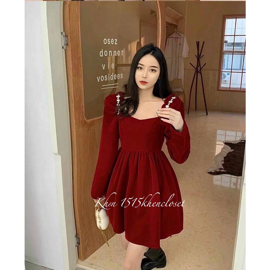 Đầm nhung đỏ xoè viền hoa vai tay dài