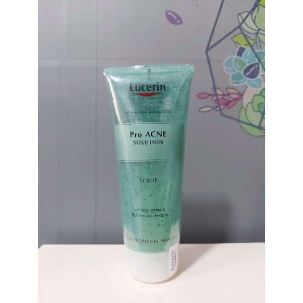 Tẩy tế bào chết cho da nhờn mụn Eucerin ProACNE Scrub 100ml