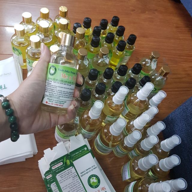Dầu tràm" mẹ và bé"( tặng kèm dầu dừa lăn môi)