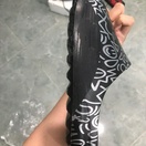 Đơn mình vừa khui hàng, bọc dây 1 đôi còn nguyên, mang thử thì thấy bị in lỗi gửi báo shop thì kêu hàng đã sử dụng thì thôi coi như mình xuôi mua phải hàng lỗi
