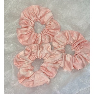 Scrunchies hồng pastel loang