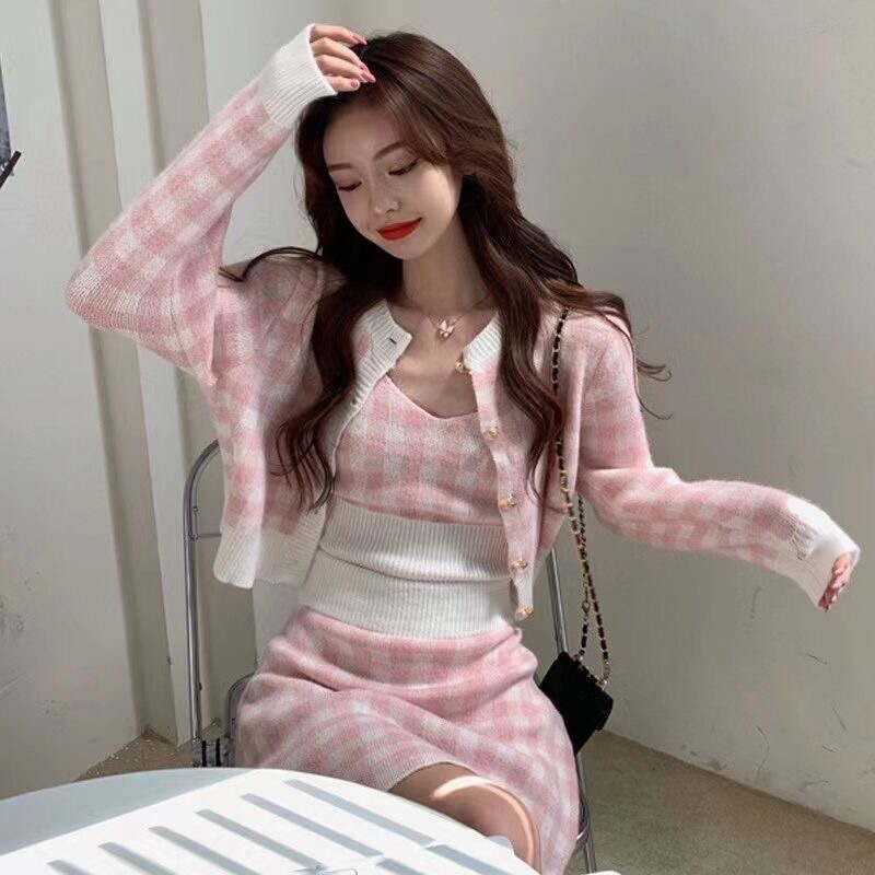 Set chân váy, áo khoác cardigan và áo hai dây len caro Tím