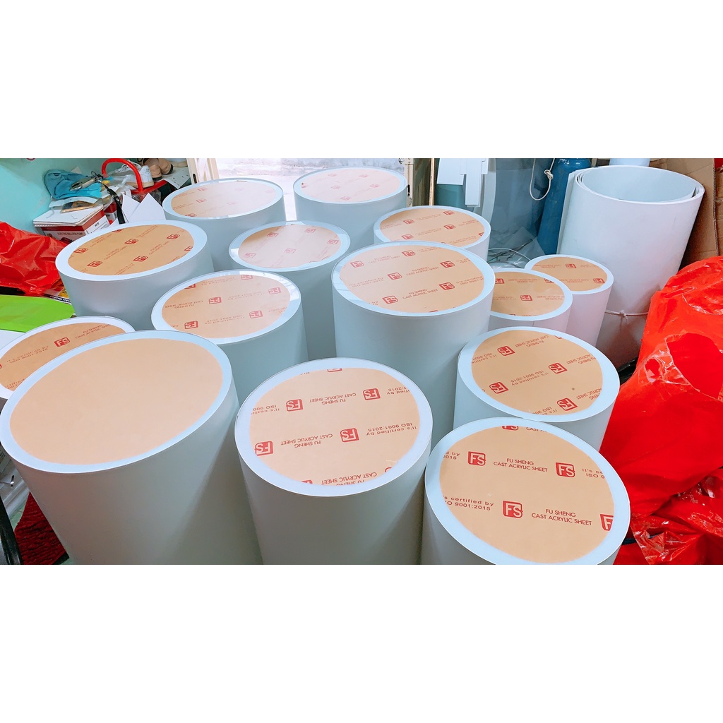 Bộ đôn 5 trụ tròn nhựa trắng trang trí sinh nhật thanh lý giá cực rẻ