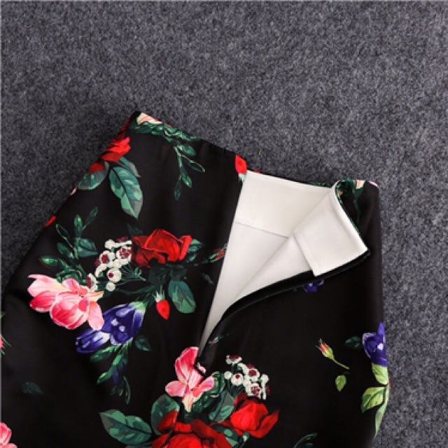 (Hàng có sẵn) váy bút chì hoa Hồng nhỏ hình in nét | BigBuy360 - bigbuy360.vn