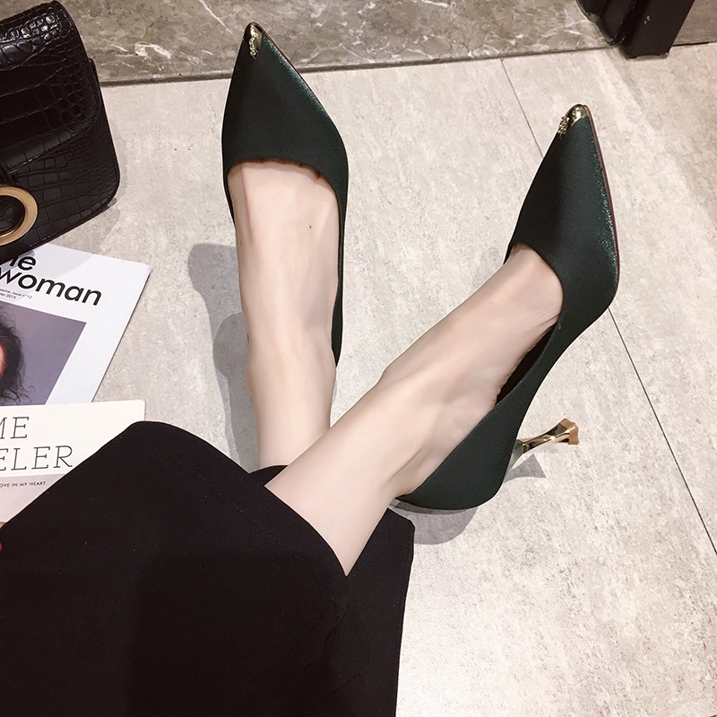 Giày cao gót mũi nhọn thời trang nữ tính