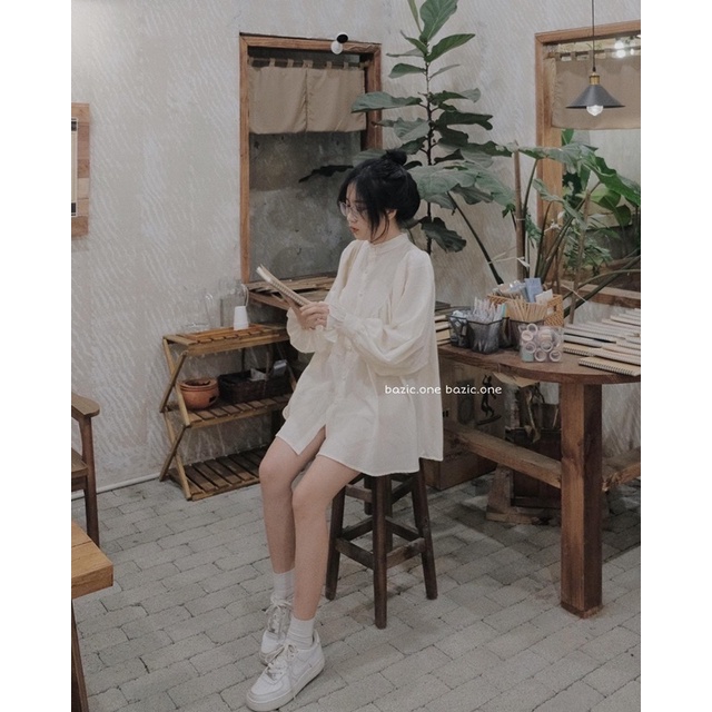 Áo babydoll oversize tay bồng cúc ngọc tone nâu be Bazic one | BigBuy360 - bigbuy360.vn