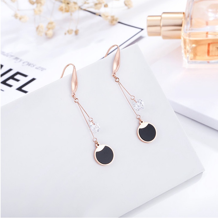 Bông Tai Tua Rua Dài Hình Tròn Đen Và Đá Nhân Tạo Titan Ko Han Rỉ TT 4350