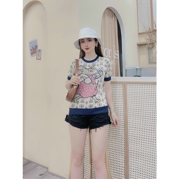 Áo len thổ cẩm hoạ tiết chuột xinh