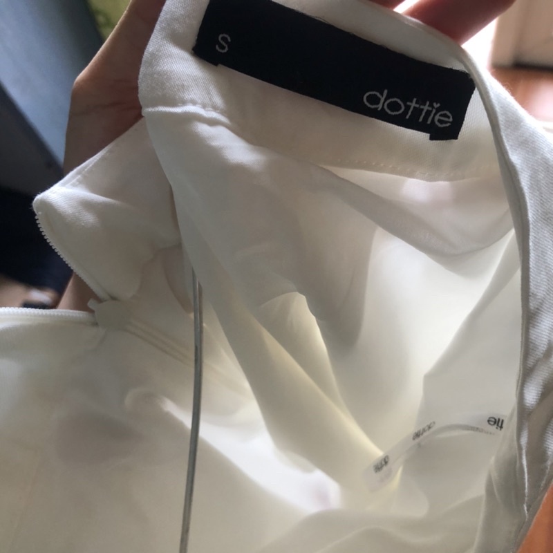 Chân váy trắng Dottie