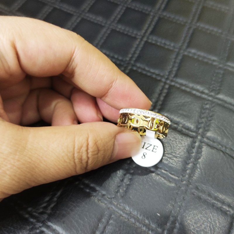 Nhẫn Hoa Văn Đính Đá Nhân Tạo Vòng Quanh Titan Ko Đen TT 4314