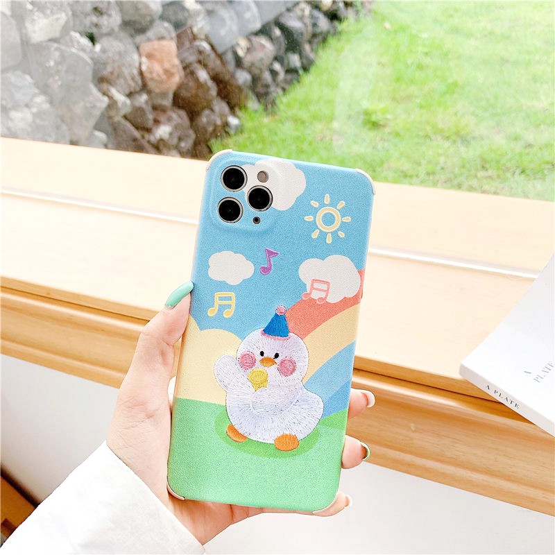 Ốp lưng iphone Rainbow Duck thêu viền chống va đập 5/5s/6/6plus/6s/6splus/7/7plus/8/8plus/x/xs/11/12/pro/max/plus/promax