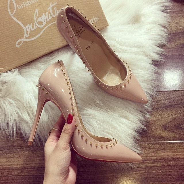 (ẢNH THẬT) - Giày cao gót Louboutin đinh viền vàng | BigBuy360 - bigbuy360.vn
