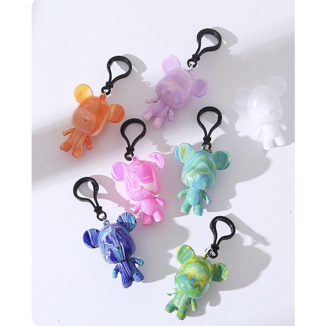 Gấu Đổ Màu Bearbrick , Móc Khoá DIY đổ màu Acrylic Pouring nhiều màu sắc đẹp mắt đa dạng Hot Trend 2022