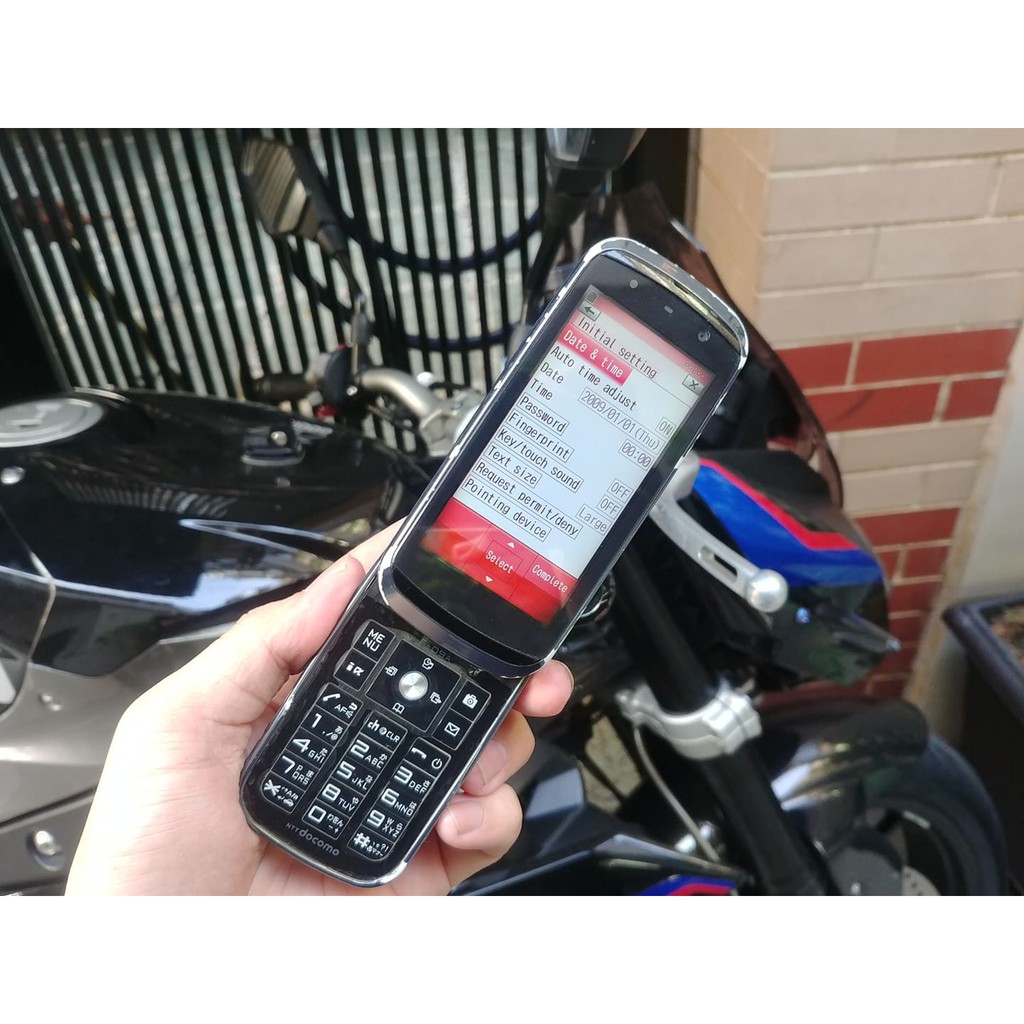 Điện thoại Fujitsu F-09A màu đen