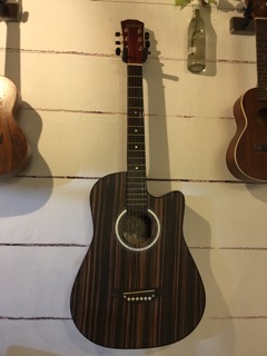 Đàn guitar dáng khuyết
