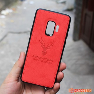 Ốp Lưng Samsung S9 Vân Da Khắc Hình Nai Viền Chỉ (màu đỏ)