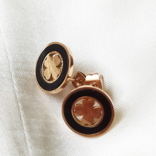 Bông Tai Nữ Hình Tròn Có Cỏ 4 Lá Titan Ko Đen TT 2750