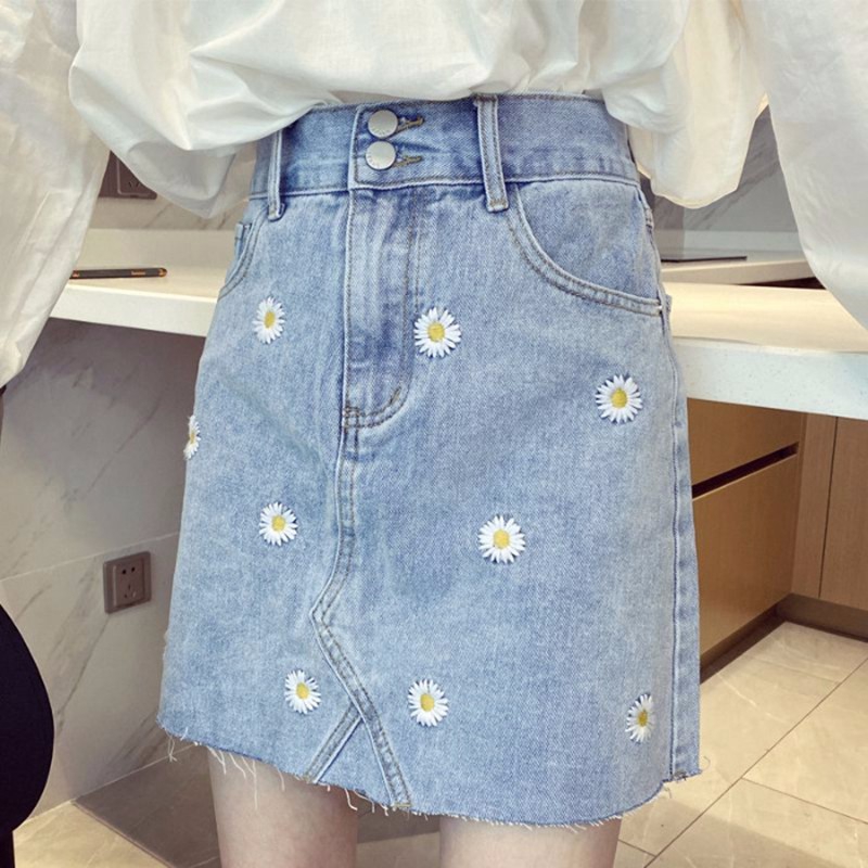Chân váy denim dáng chữ A thêu hoa cúc kiểu Hàn Quốc