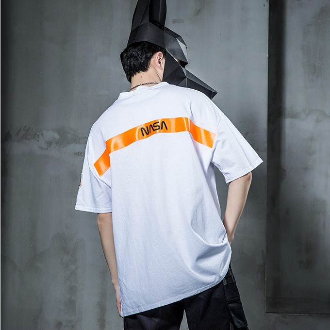 Áo Thun Nam Nữ Hàn Quốc Trắng Form Oversize Phong Cách Streetwear Kiểu Mẫu Độc Đẹp Dày Mịn Mát AT8006