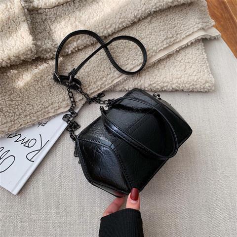 Túi đeo chéo dây kim loại thời trang tinh tế cho nữ