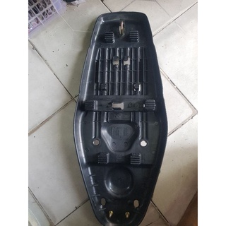 Đế nhựa yên xe wave nhỏ, wave đời đầu, wave a 100, wave rs