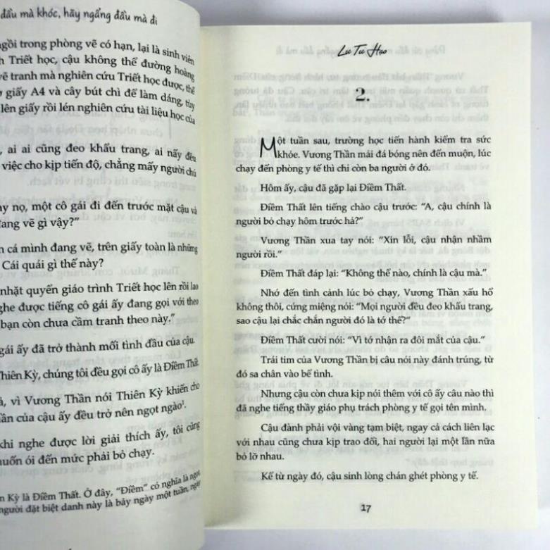 Sách Đừng Cúi Đầu Mà Khóc, Hãy Ngẩng Đầu Mà Đi - Lư Tư Hạo - AZVietNam