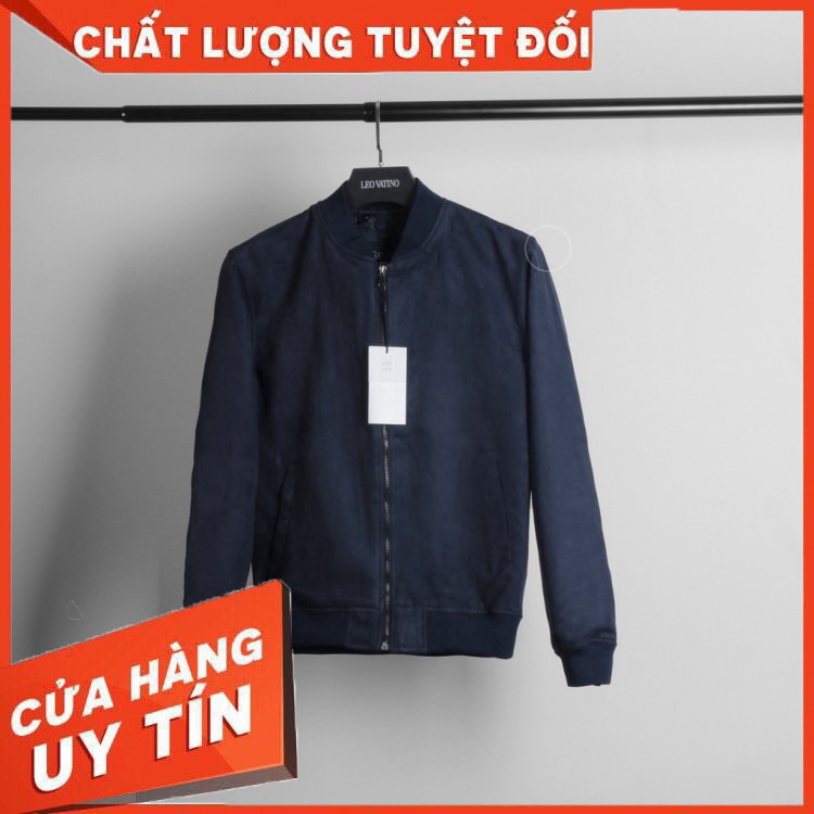 Áo khoác bomber  da lộn .Đảm bảo ae mê tít khi cầm áo lên. Chất da lộn mềm mượt, chống nước và giá cả vừa túi tiền