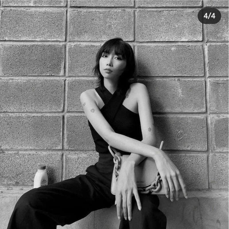 [CỰC XINH] Áo Cotton Nữ, Áo Thun Nữ Cổ Chéo Kiểu Lạ Phối Quần Ống Sớ, Chân Váy Nữ Đều Cực Trendy | BigBuy360 - bigbuy360.vn