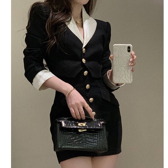 Áo Khoác Vest Tay Dài Dáng Ôm Màu Đen Phối Khuy Áo Và Chân Váy Lưng Cao Phong Cách Hàn Quốc Dành Cho Nữ AC055