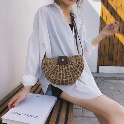 Túi cói bán nguyệt đeo chéo nắp da - Hoa văn lưới nhện - phong cách Vintage
