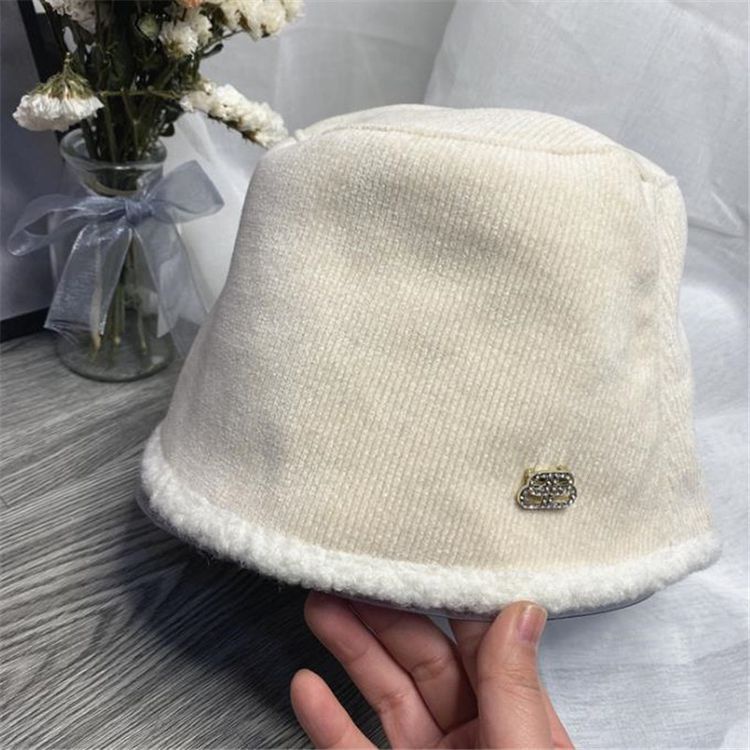 Balenciaga Mùa đông đội mũ của ngư dân tóc cừu ngôi sao nữ cùng một chiếc mũ chậu Plush đa năng của Nhật Bản