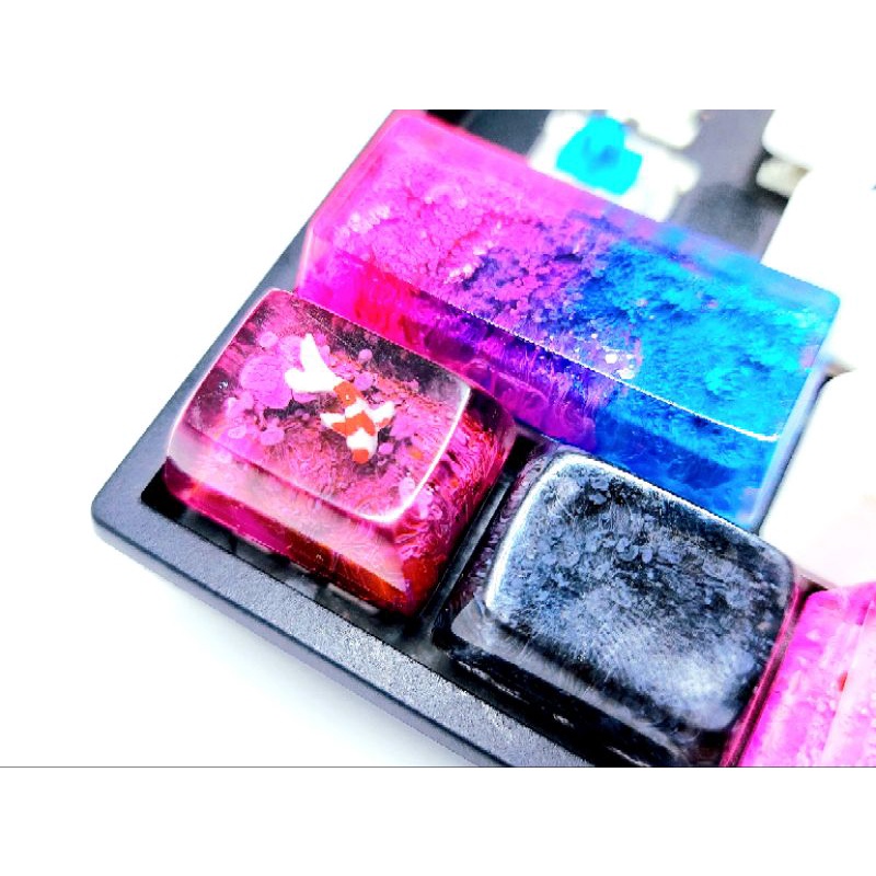 Keycap resin cá koi mini 1.25U SA tone hồng đen trang trí bàn phím cơ gaming