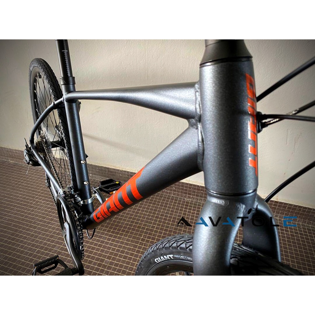 Xe đạp đường trường 2022 Giant Escape 2,  Khung sườn Giant 700C Aluxx, Bộ truyền động Shimano Tourney, Màu cam xám