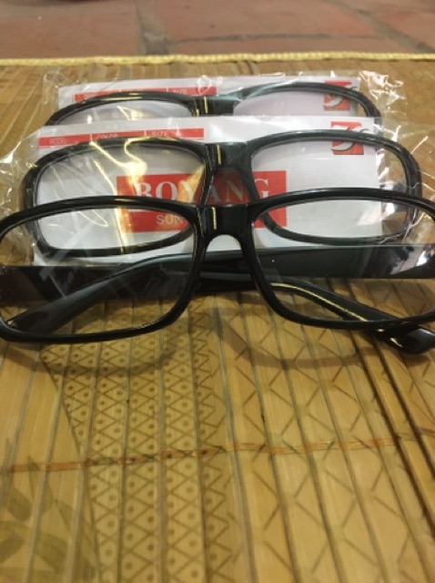 Kính mắt trắng vuông ( gọng đen) | BigBuy360 - bigbuy360.vn