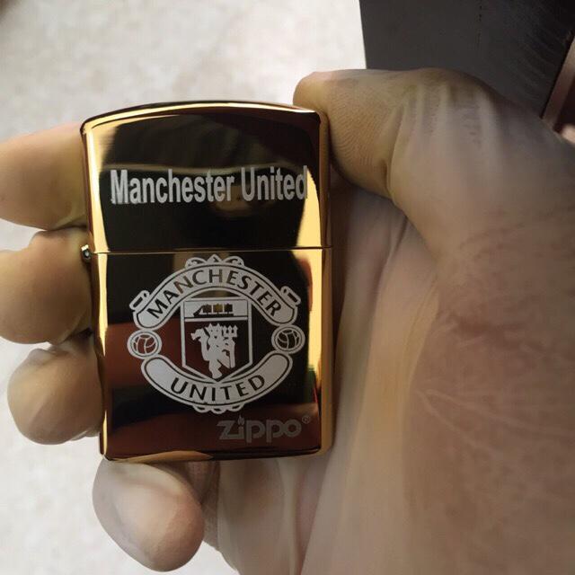 Vỏ Bật Lửa Zippo Logo Manchester United