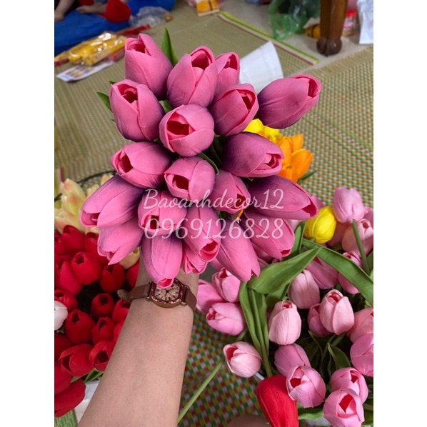 Hoa tulip( tuy líp) giả lá xoăn bằng cao su non( hàng cao cấp) mùi thơm nhẹ, giống thật 99%