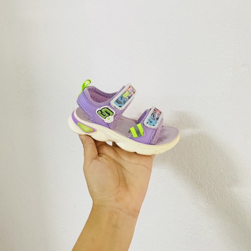 Dép sandal bé gái đế khấu chắc chắn,siêu nhẹ chống trơn .Hàng full hộp