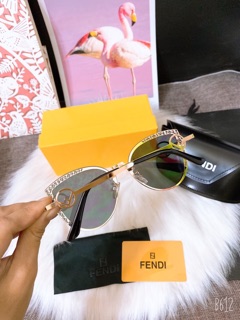 Mắt kính fendi