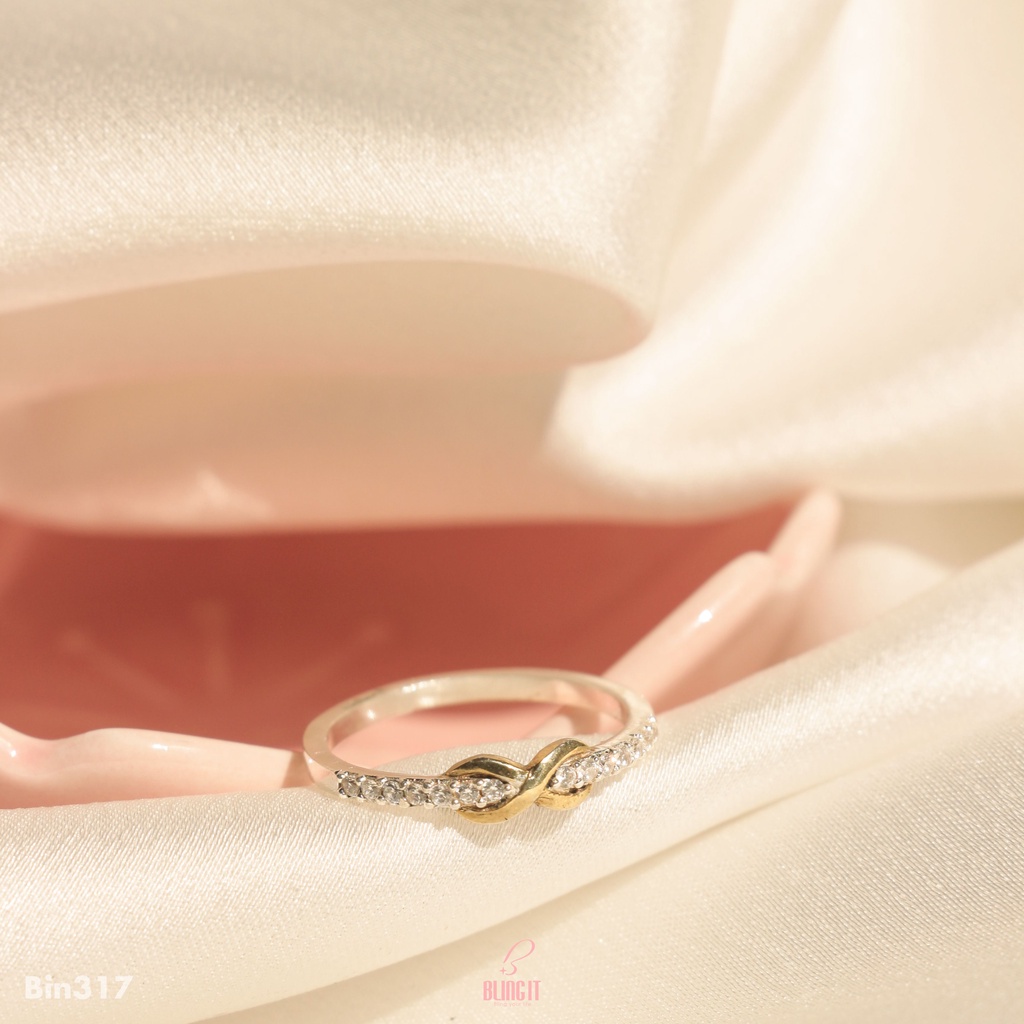 Nhẫn Nữ Bạc 925 Cao Cấp BLING IT Họa Tiết Hình Nơ Màu Vàng Nữ Tính - BIN317