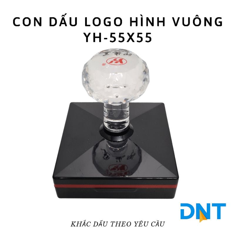 Con dấu logo hình vuông YH-55x55. Con dấu in logo lên hộp carton, túi giấy, giấy xi măng. KT mặt dấu 5.5 x 5.5cm