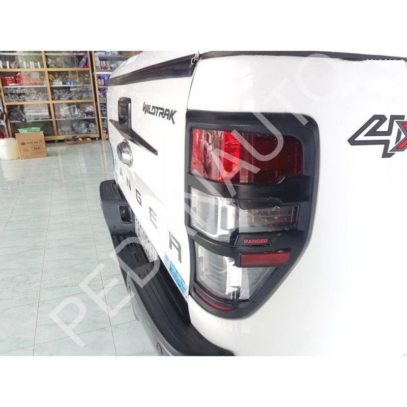 Ốp đèn pha hậu Ford Ranger 2016 2017 2018 2019 2020 màu đen, trắng