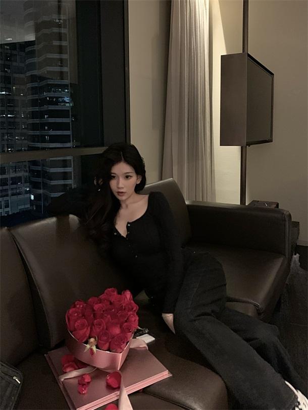 Mới Quần Jean Lưng Cao Ống Rộng Xẻ Tà Phong Cách Retro Cá Tính | BigBuy360 - bigbuy360.vn