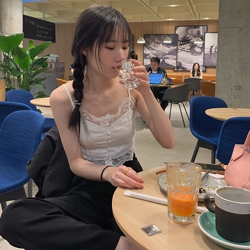 【ZHELIHANGFEI】 / Áo Hai Dây Phối Ren Gợi Cảm