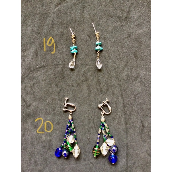 Khuyên tai phale, hạt đá thủy tinh