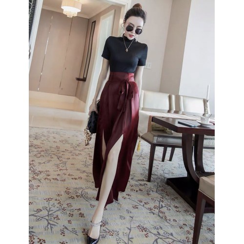 Set Áo Thun Đen Quần Xẻ Tà Màu Đỏ- Set Áo Quần Sang Trọng - Thời Trang Hàn Quốc Cực Chất