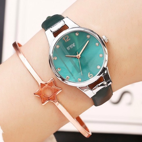 Đồng hồ dây da thiết kế sang trọng dành cho nữ
