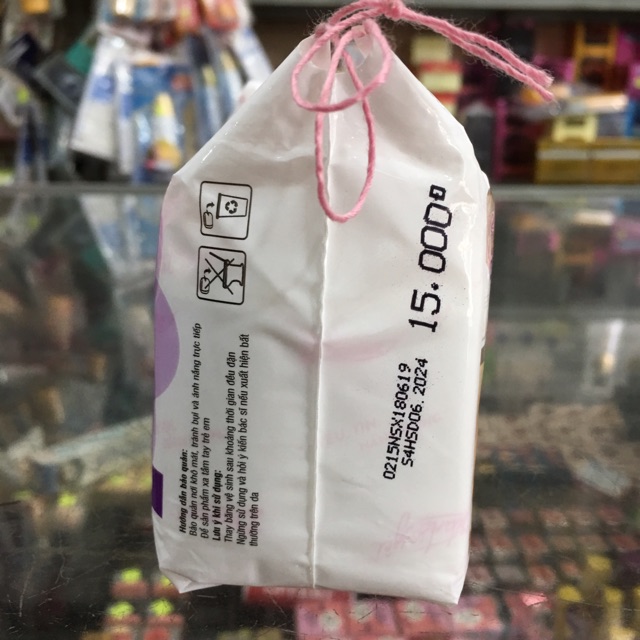 Băng vệ sinh Diana Sensi hằng ngày - kháng khuẩn 15.5cm bịch 20 miếng