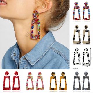 Bông tai nhựa acrylic thiết kế đơn giản