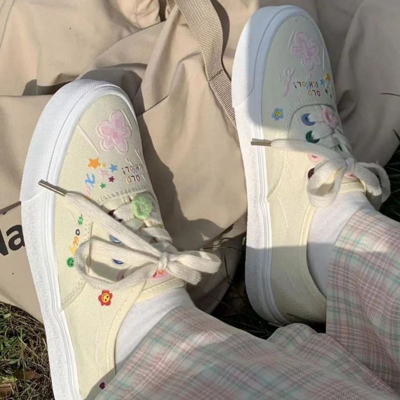 Giày Sneaker Form Lười Hoạ Tiết Hoa Nhí Đáng Yêu