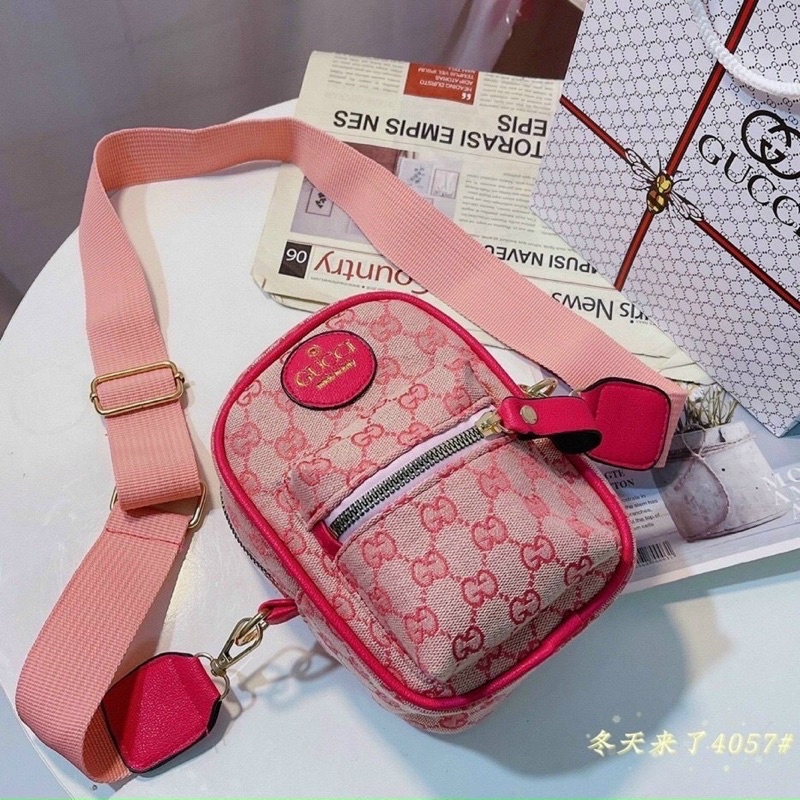 Túi Nữ GC Đeo Chéo Dáng Balo Mini Dây Bản To